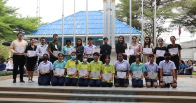 พิธีมอบเกียรติบัตรนักเรียนที่ได้รางวัลจากการแข่งขันศิลปหัตถกรรมครั้งที่ 71  กลุ่มสาระการเรียนรู้คณิตศาสตร์
